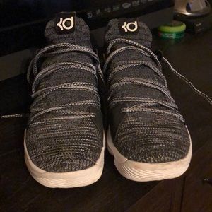 Kevin Durant men’s shoes size 9.5